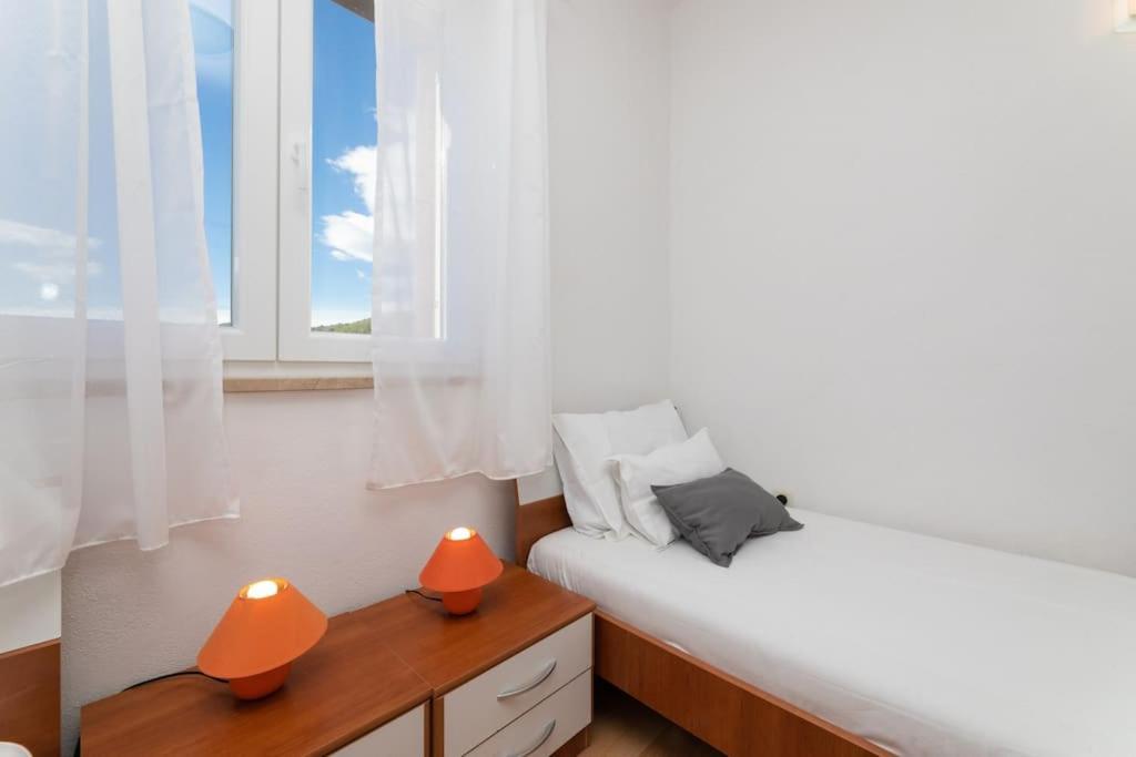 Bento Apartment - Best View On Town And Sea Pucisca Dış mekan fotoğraf